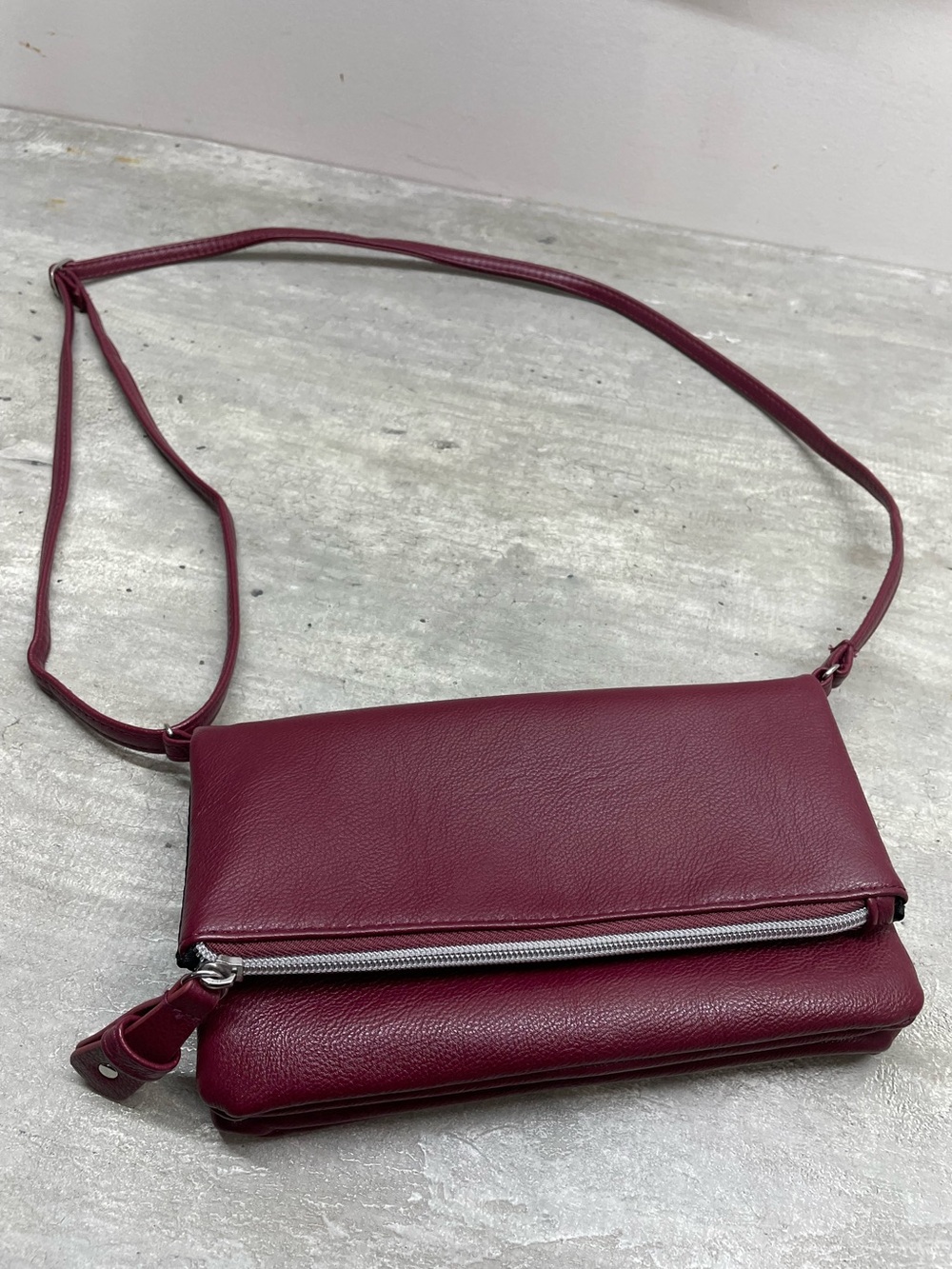 Mia & Luca Foldover Crossbody Bag Womens Burgundy Pebbled Faux Leather Excellent